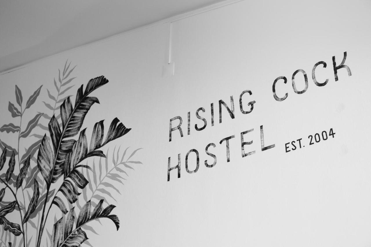 Rising Cock Party Hostel Lagos Bagian luar foto