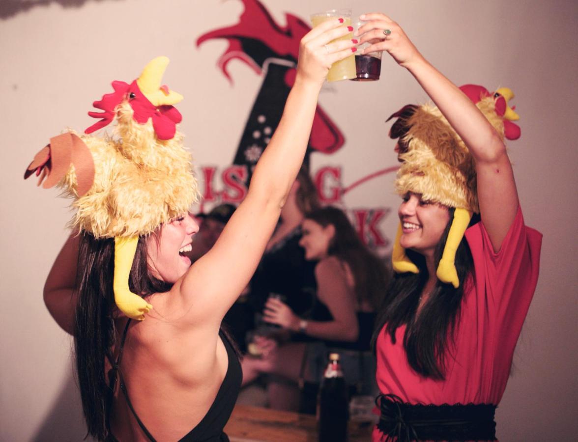 Rising Cock Party Hostel Lagos Bagian luar foto